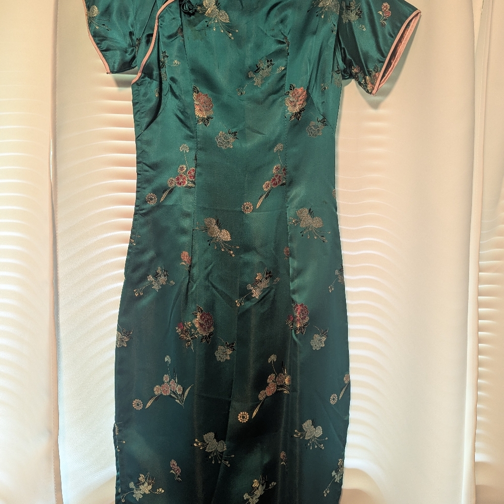 Green Sheath Midi Dress with Puff Sleeves and Slit